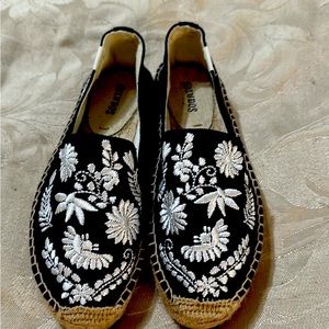 SOLUDOS midnight blue Ibiza embroidered espadrilles smoking slippers Size 5